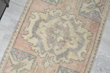 Tappeto vintage Oushak 1'5x2'9 piedi, tappeto turco boho geometrico corallo