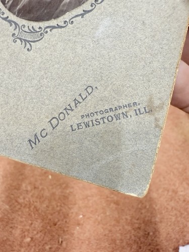 Frau Macdonald Lewistown IL Kabinett Karte Foto 1870er - Anfang 1900 ausgefallener Hut - Bild 3 von 6