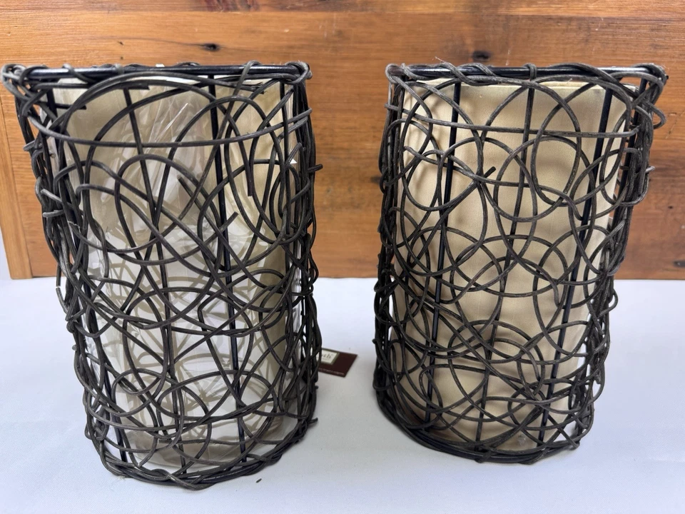 2- Cilindro envuelto en madera de mimbre colgante cortinas de luz 9" de alto Allen + Roth N234TX Foto 2 de 4