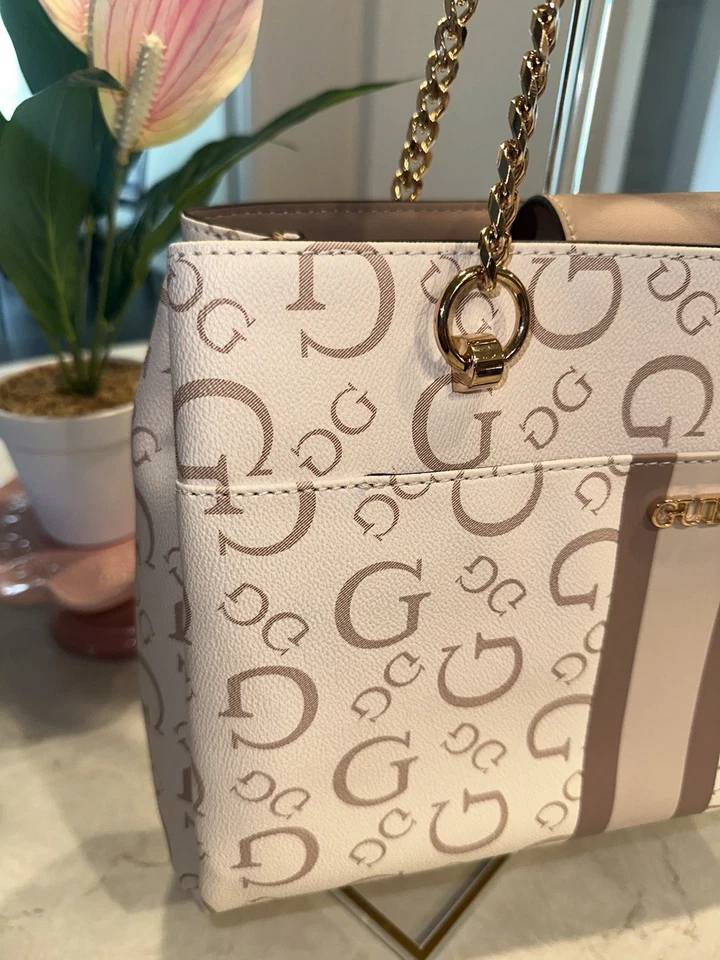 Bolso de Mano Guess G Estampado de Logotipo con Correas de Cadena en Color Rosa ¡NUEVO! Etiquetas WO Foto 3 de 4
