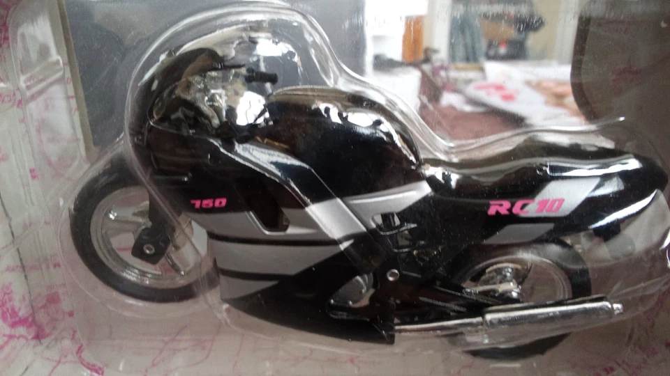 ROAD CHAMPS(NL): YAMAHA RC10 750 - 1/18 - Boîte D'origine  - Photo 2/4