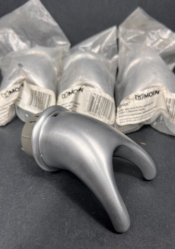 Moen YB8003BC Mason Brushed Chrome Double Robe Hook - 第 1/4 張圖片