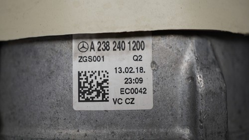 OEM 2018 MERCEDES BENZ E-CLASS W238 C238 LEFT ENGINE MOUNT A2382401200 - Picture 2 of 9
