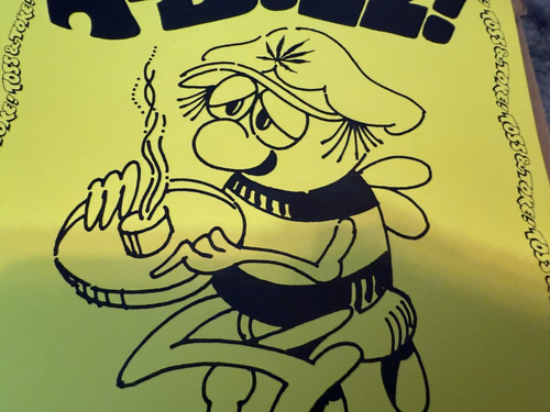 Frisbee Catch a Buzz Altered perception Buzz Bee poster 17X11 Toke Toss - Picture 5 of 10