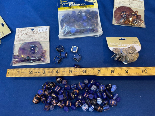 Darice Schmuck Designer dunkelblaue mundgeblasene Glasperlen + Konvolut Baguettes - Bild 11 von 11