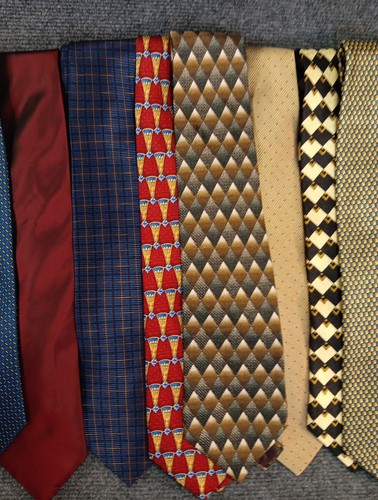 LOTTO DI 14 - Cravatte da collo uomo vintage in seta di design ottime condizioni - Foto 3 di 18