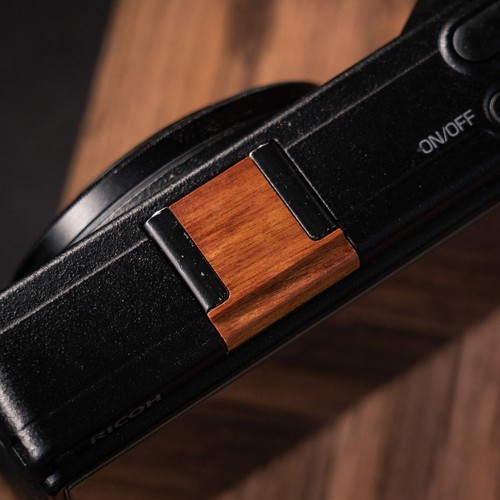 Hot shoe cover Protects hot shoe Handmade in solid wood for Ricoh GR3 - Picture 14 of 27