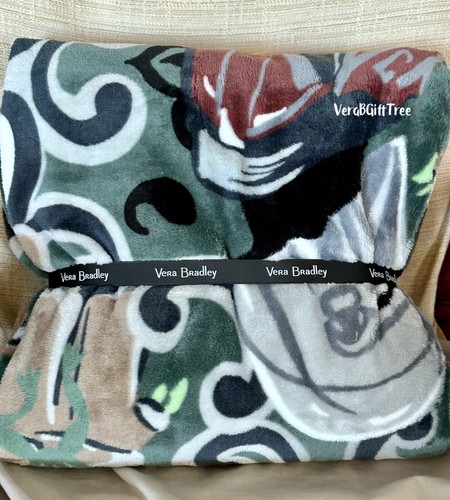 Vera Bradley STAR WARS Mandalorian GROGU MEDALLION Throw Blanket NWT SEALED New - Picture 6 of 6