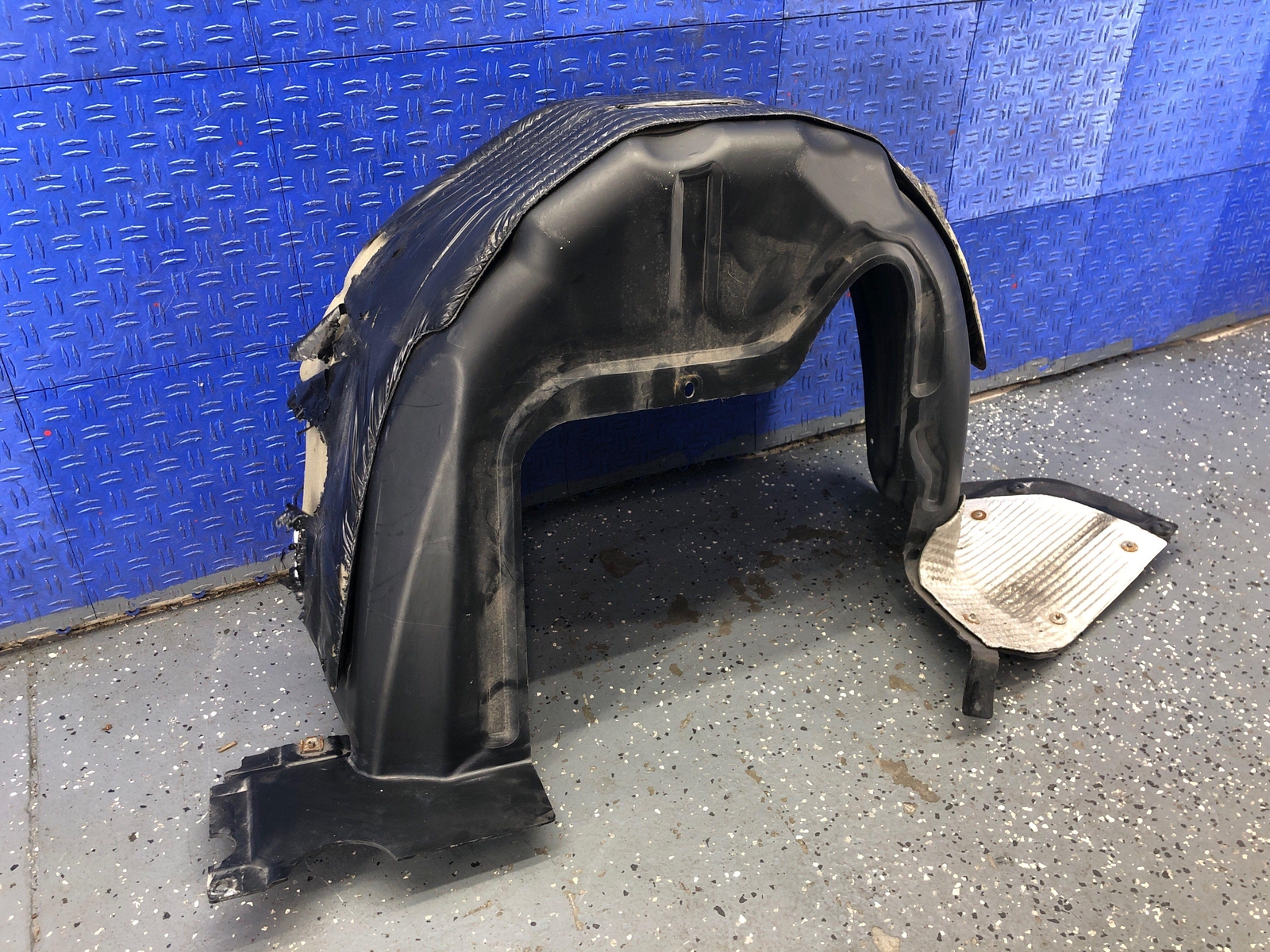 2006-2018 ASTON MARTIN VANTAGE REAR RIGHT INNER FENDER LINER OEM 2007 2008 2009