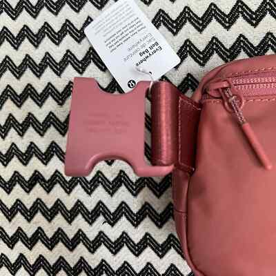 lululemon Everywhere Belt Bag 1L - Pink lululemon Everywhere Belt Bag 1L - Pink