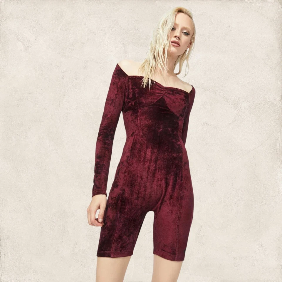 Criminal Damage Sweetheart Borgoña Terciopelo Unitard Talla M Reino Unido 10/12 Nuevo con etiquetas PVP £57 Foto 3 de 4