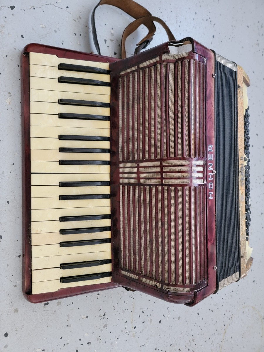 Accordion - Hohner Verdi II Red & Black for parts not Accordion - Hohner Verdi II Red & Black for parts not