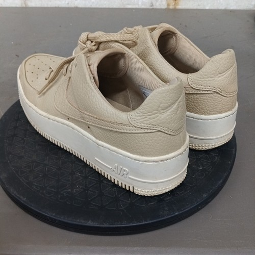 Nike Tenis Mujer 8.5 AF1 Sage Low 2 Desert Ore Blanco CT0012 200 Zapatos - Imagen 5 de 16