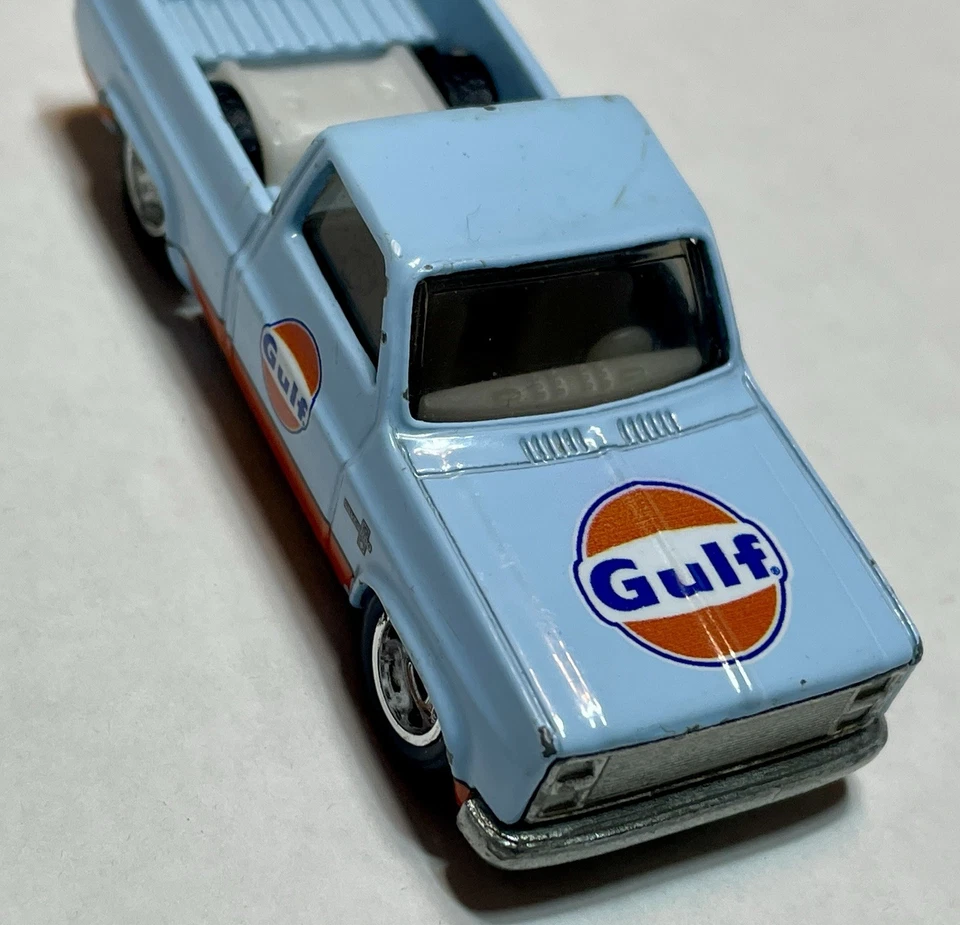 Chevy Silverado Hot Wheels Pop Culture Vintage Gulf Oil '83 Foto 2 de 4