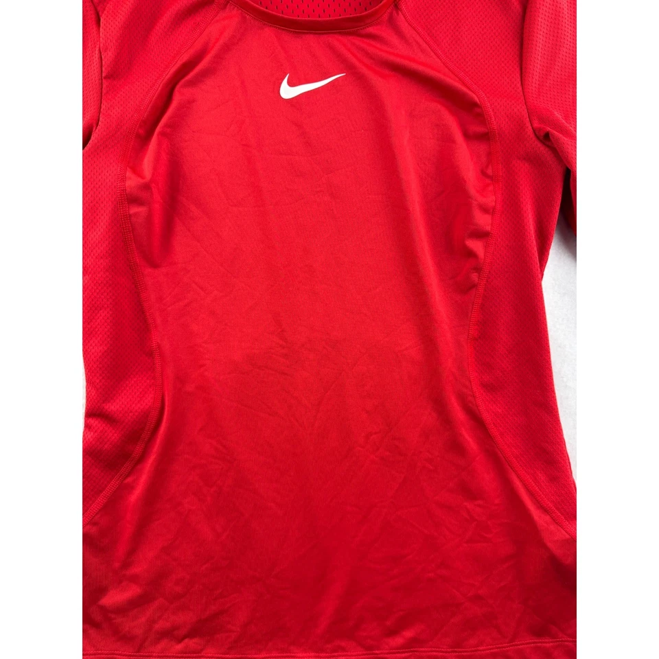 Camiseta Nike Pro HyperCool vermelha atlética Dri Fit manga curta feminina M - Imagem 2 de 4