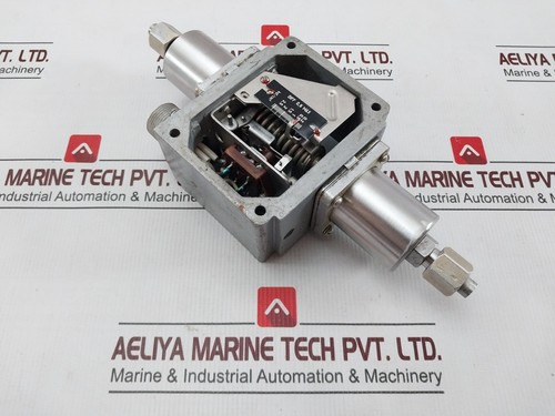 PKC-1-0M5-01A 0,2...2,5 KGF/CM2 Pressure Switch 7432941 - Picture 2 of 11