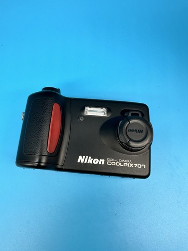 Nikon Coolpix 700 2.1MP Compact Digital Camera With Memory Card - Tested - Picture 14 of 14