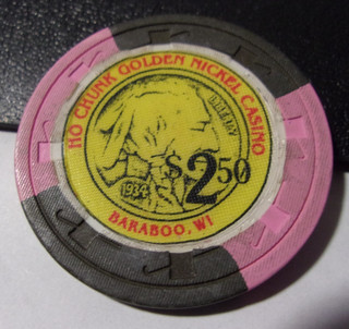 HO CHUNK GOLDEN NICKEL INDIAN CASINO $2.50 casino gaming poker chip Wisconsin