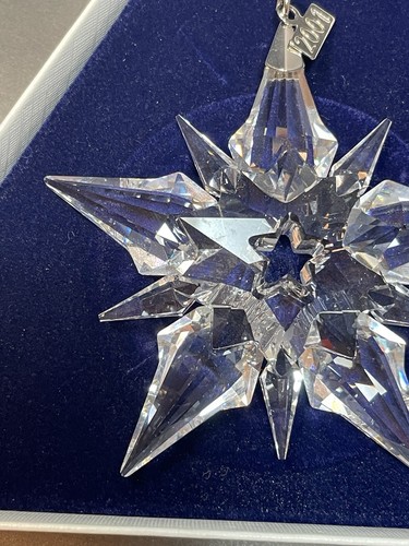 Swarovski 2001 Annual Crystal Snowflake Ornament w/ Box Missing Ribbon Sleeve - Picture 4 of 13