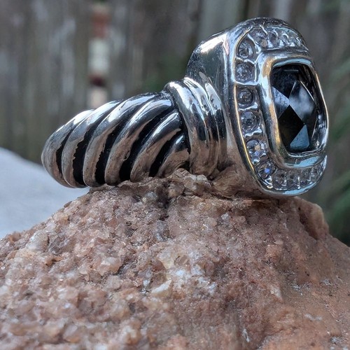 Elegant Silver and Black Crystal Ring - Picture 9 of 10