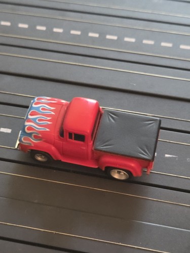 AFX 1956 Ford Truck HO Slot Car Rosso Bianco Blu Fiamme NO TUBI - Foto 2 di 3
