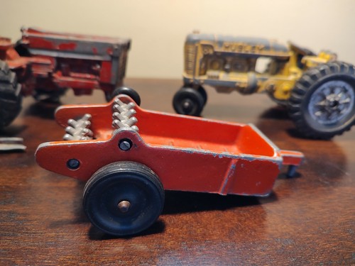 Vintage Die Cast Metal Hubley International Harvester Tractors Toys - Picture 5 of 8
