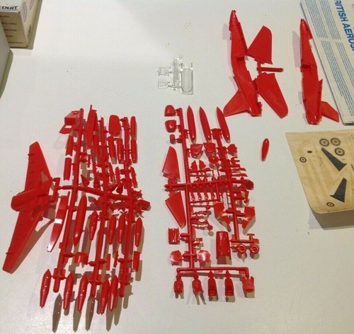 Airfix Red Arrows Hawk 1:72 (pre-owned,boxed+contents) - Picture 5 of 5