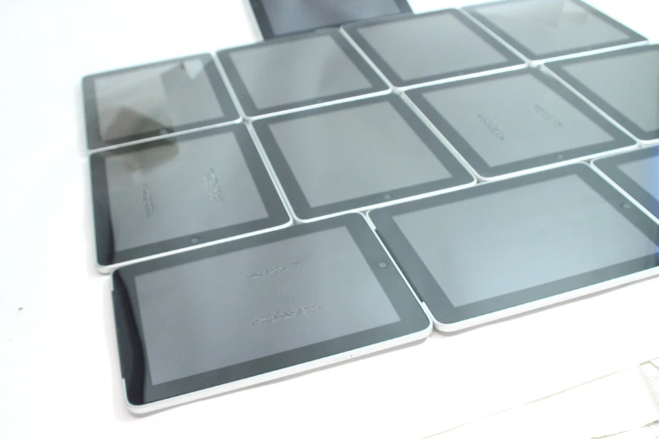 Lote de 12 Apple iPad 1ª Generación (4) 64GB (7) 16GB (1) 32GB 9.5 pulgadas A1219 y A1337 Foto 3 de 4