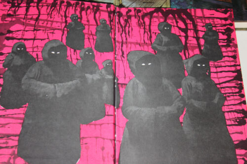 Vintage Alfred Hitchcock Book lot, Sinister Spies,Monster Museum,Daring Dectives - Picture 7 of 17