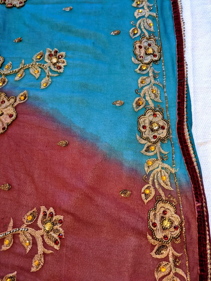 Chal vintage azul rojo lentejuelas bordado joya 100% seda sari boho danza del vientre Foto 3 de 4