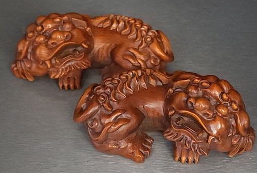 Pair of Vintage Chinese Hand Carved Boxwood FOO DOG LIONS Figurines FENG SHUI - Picture 5 of 10