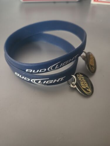Budweiser Dosenkamera Set. Spielkarten Schlüsselanhänger - Bild 10 von 19