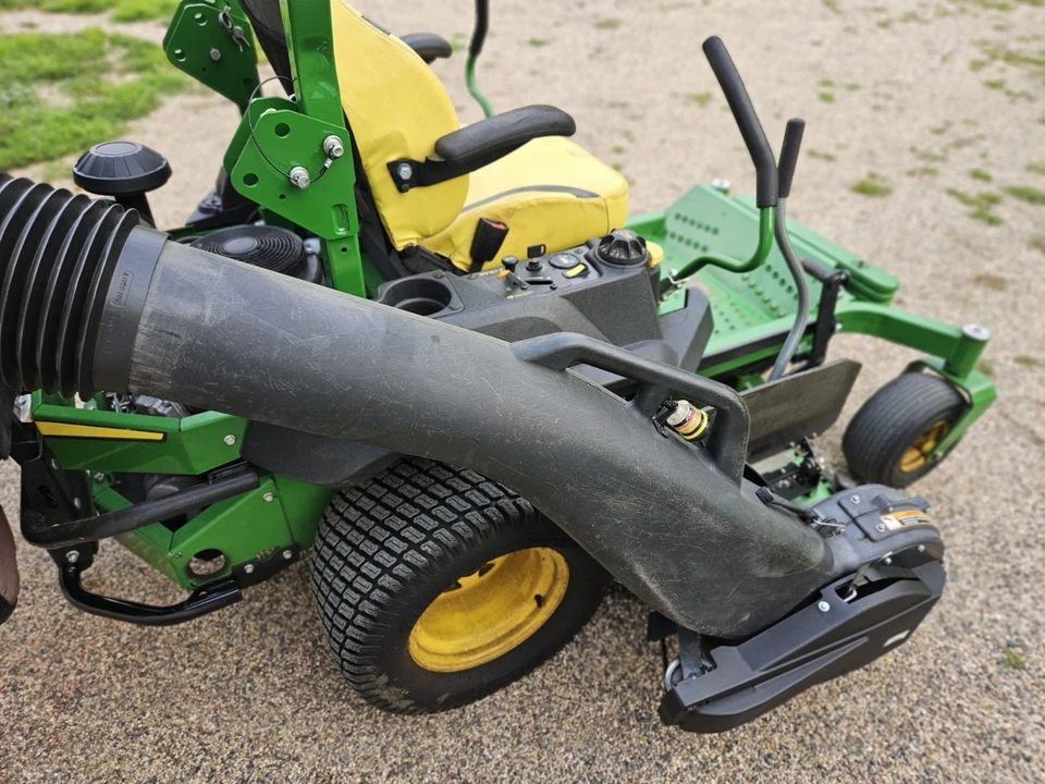 John Deere Z740R Zero Turn Mower with Bagger (LOCAL PICKUP ONLY) - Image 4 of 4