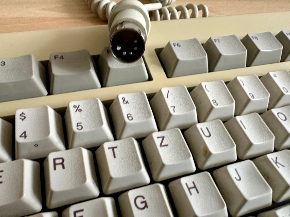 Commodore AMIGA 2000 Hi-Tek Tastatur , works #06 25 - Bild 4 von 4