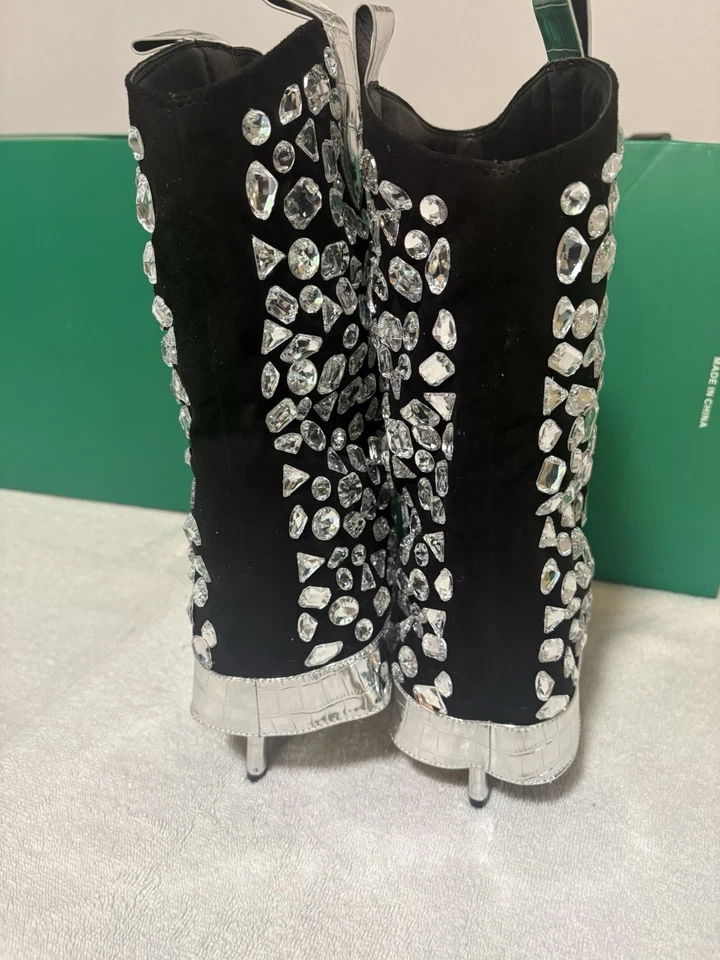 Lauren Lorraine Women’s Size 9 Silver Embellished Western Inspired Boots - Image 4 of 4