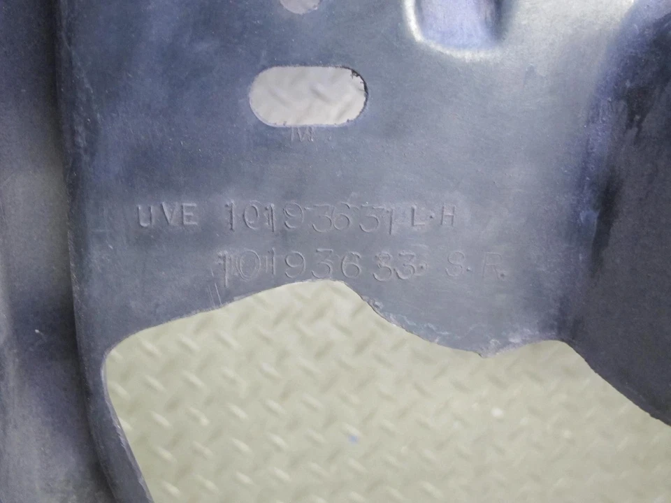 91-96 CHEVROLET CORVETTE C4 GUARDABARROS DELANTERO IZQUIERDO FORRO PROTECTOR CONTRA SALPICADURAS OEM Foto 3 de 4