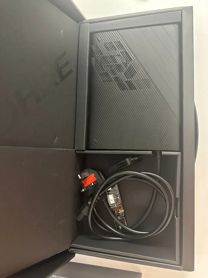 Asus ROG Flow Z13 i9-12900H 16GB RAM 1TB SSD 3050TI + XG Mobile RTX3080 - Image 3 of 4