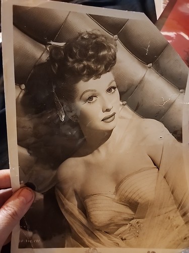 Lucille BALL EARLY GLAMOUR VINTAGE PHOTO IN POOR CONDITION BOB BOARD ESTATE - Picture 2 of 10