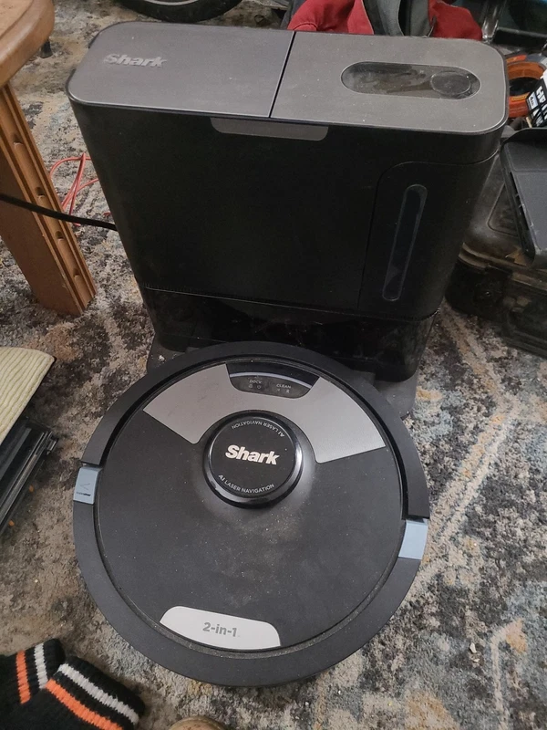 Shark AI self-emptying robot vacuum XL RV2610BFUS
