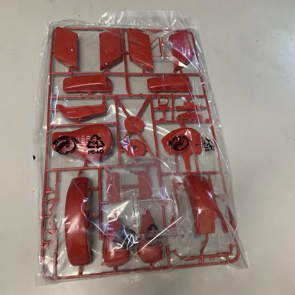 REVELL H-1224 HARLEY-DAVIDSON ELECTRA GLIDE 1:8  1974 - NUOVO Kit Da Montare - Immagine 3 di 4