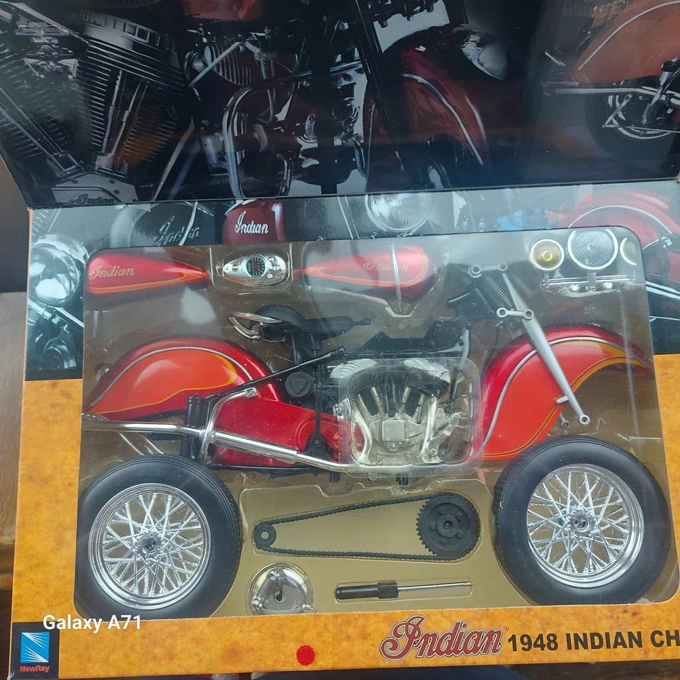 Indian Chief 1948 scala 1/6 moto model kit New Ray - Immagine 2 di 4
