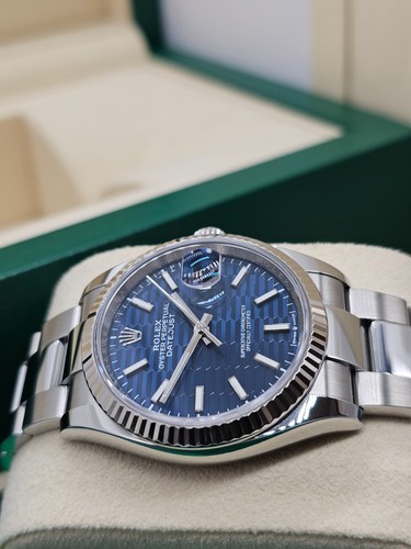 Rolex Datejust Ref 126234 36mm - Blue Motif Dial, 2023 Full Set - Picture 18 of 19