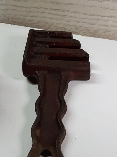 Antique Old INTERNATIONAL HARVESTER IH Cast Iron CHAIN BREAKER Motorcycle Farm - Picture 5 of 5
