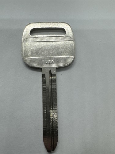 ILCO X217/TR47 Uncut Key Blank - For Toyota, Scion, Pontiac Vibe NOS - Foto 2 di 6