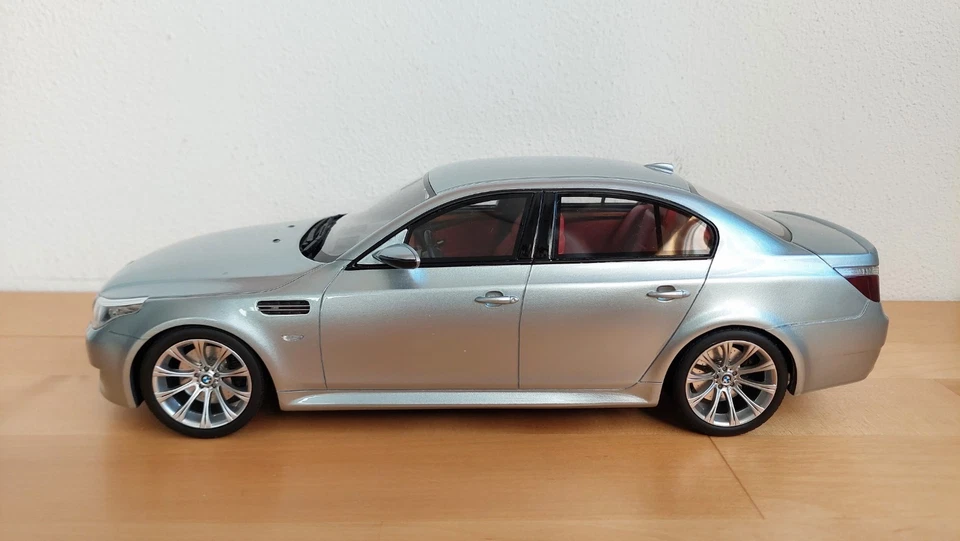 BMW M5 (E60) Ottomobile OT426 1:18 1 of 4000 - Immagine 3 di 4
