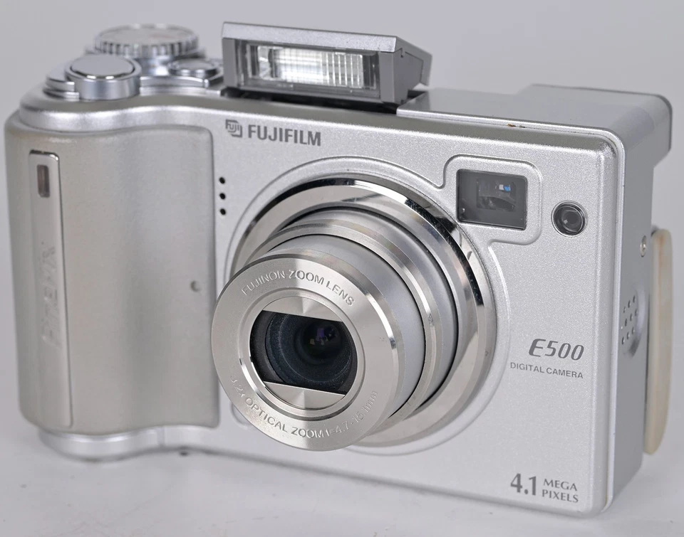 EX++ Fujifilm Finepix E500 4.1MP 3.2X Zoom Compact Digital Camera Tested - Image 2 of 4