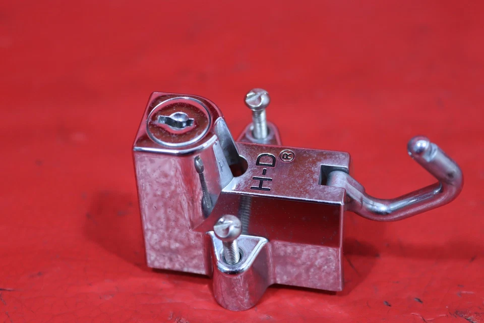 2009 HARLEY-DAVIDSON SPORTSTER 1200 NIGHTSTER XL1200N OEM HELMET LOCK W/ HD KEY - Image 2 of 4