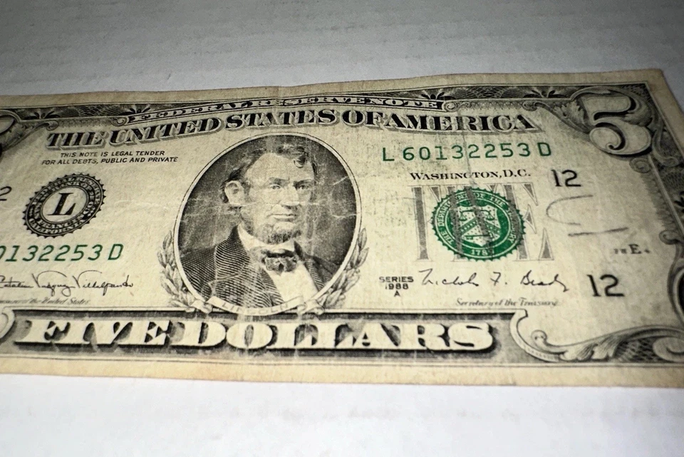 1988 $5 Dollar Bill Federal Reserve L60132253D Circulated San Francisco Cali - Image 3 of 4