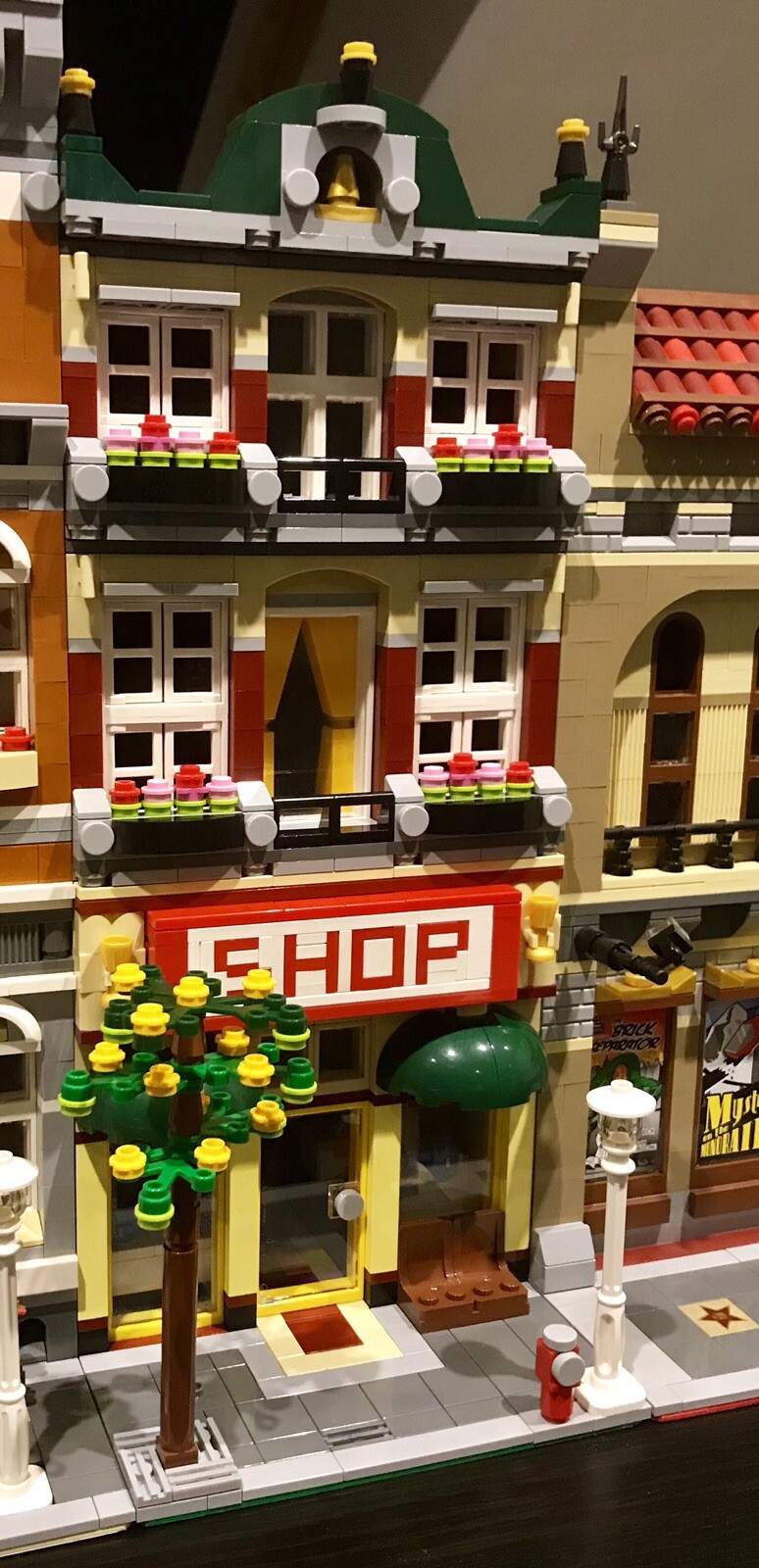 Lego Personalizado Modular Shop se conecta con 10211, 10185 tren de ciudad de exhibición Moc 397 Lego Personalizado Modular Shop se conecta con 10211, 10185 tren de ciudad de exhibición Moc 397