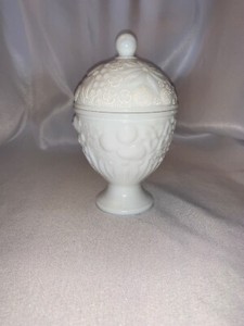 Milk-White-Glass-Covered-Candle-Dish-W-Lid-Avon-Vanity-Jar-Flowers-FREE-SHIP
